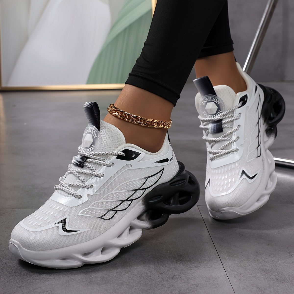 LUMMÉRAS AeroMesh – Feather-Light Support for Every Move